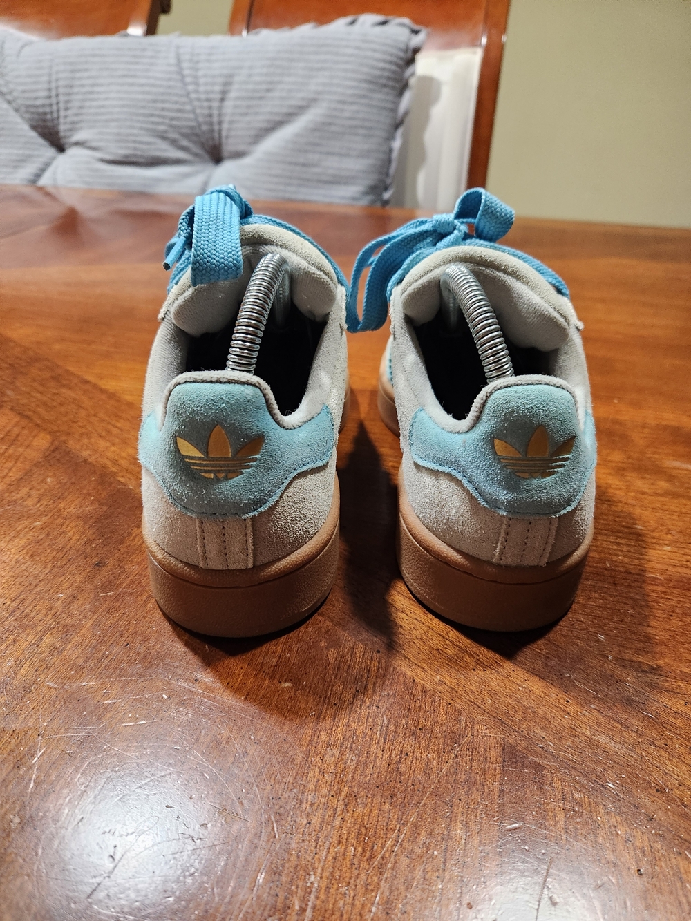 adidas Suede Sneakers in Light Gray with Teal Blue Stripes Women Size 6 - Picture 5 of 7